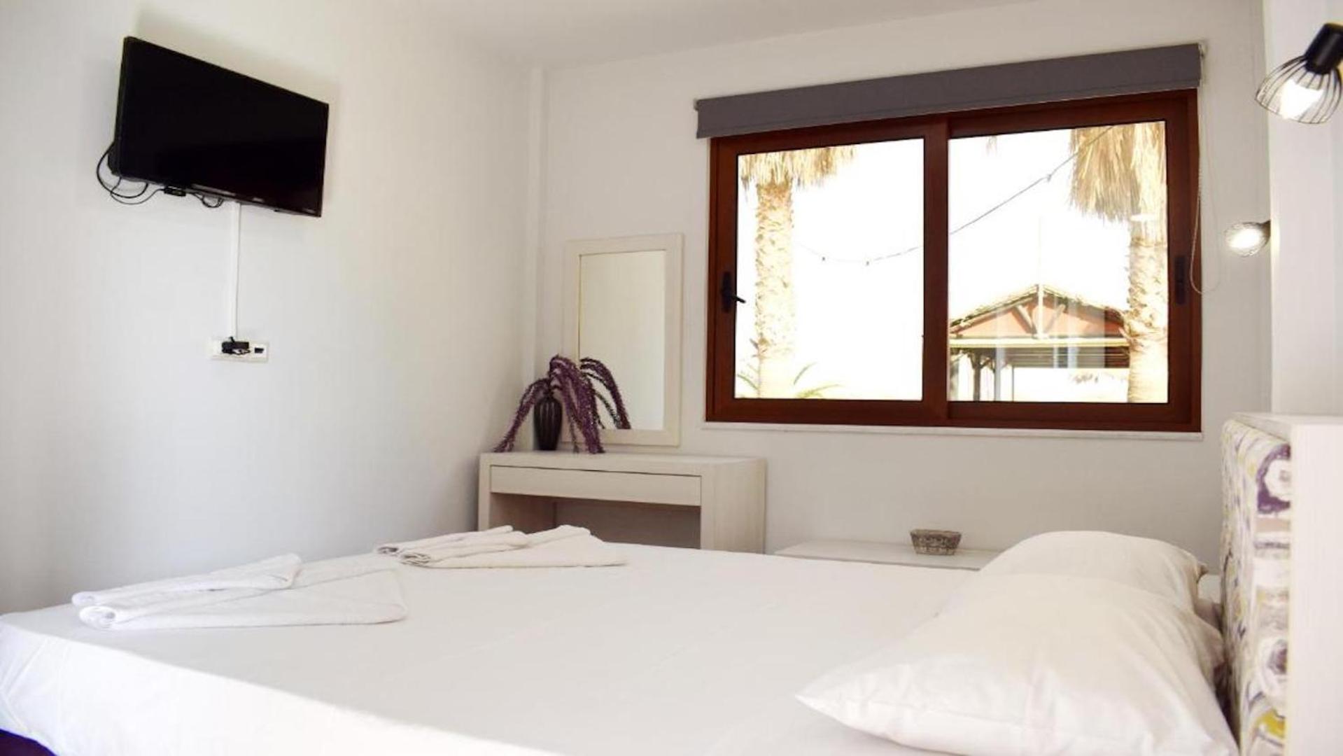 La Palma Beachfront Suites Джорджополис Екстериор снимка