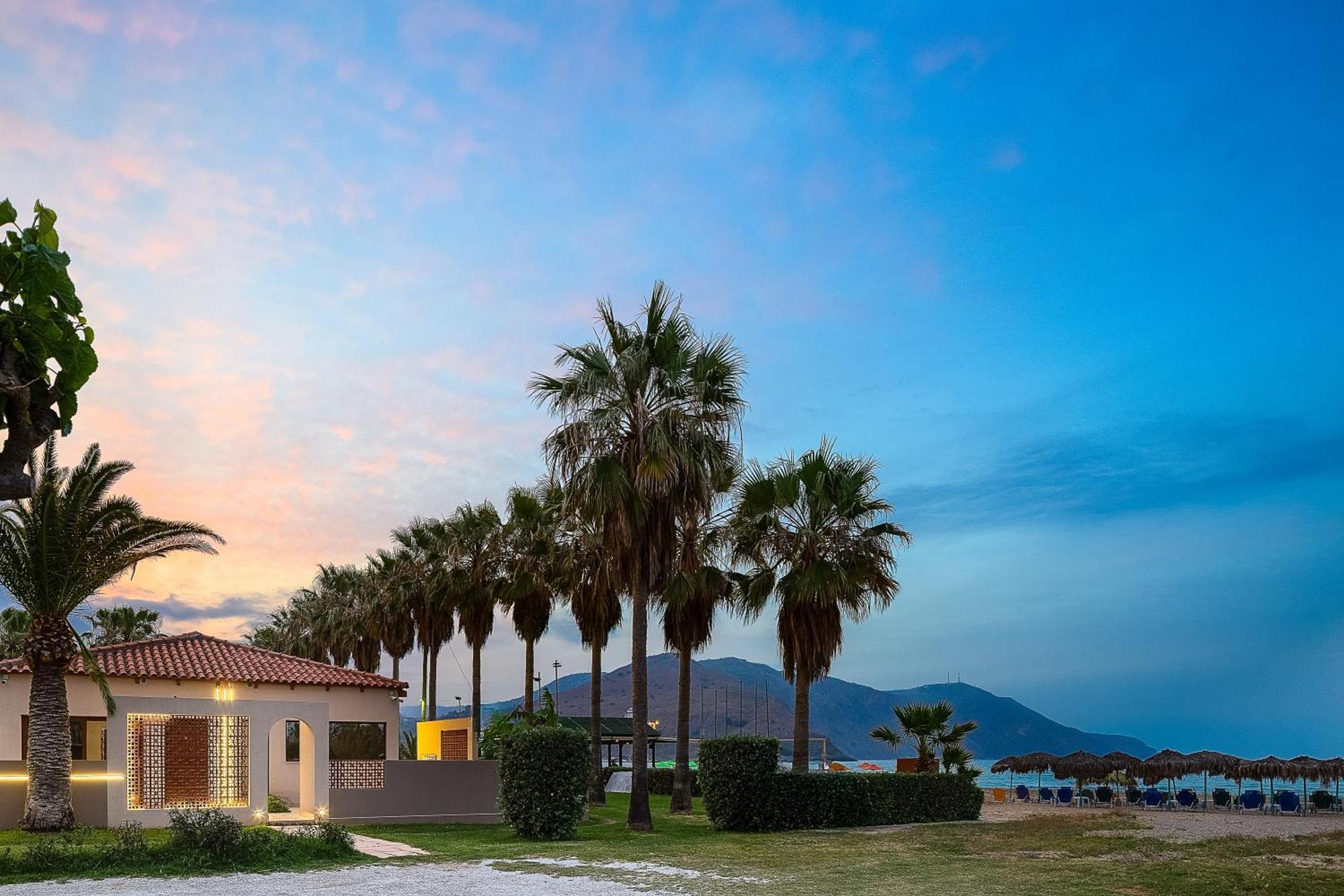 La Palma Beachfront Suites Джорджополис Екстериор снимка
