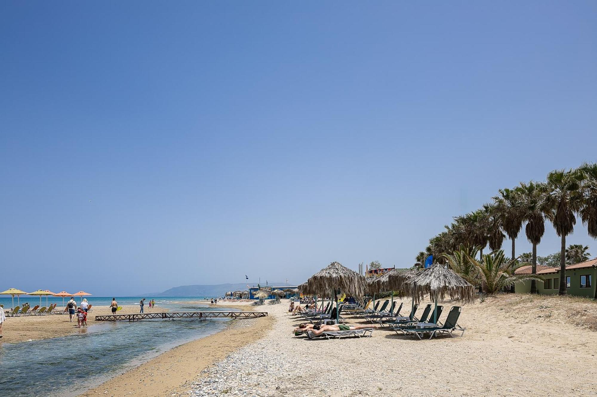 La Palma Beachfront Suites Джорджополис Екстериор снимка