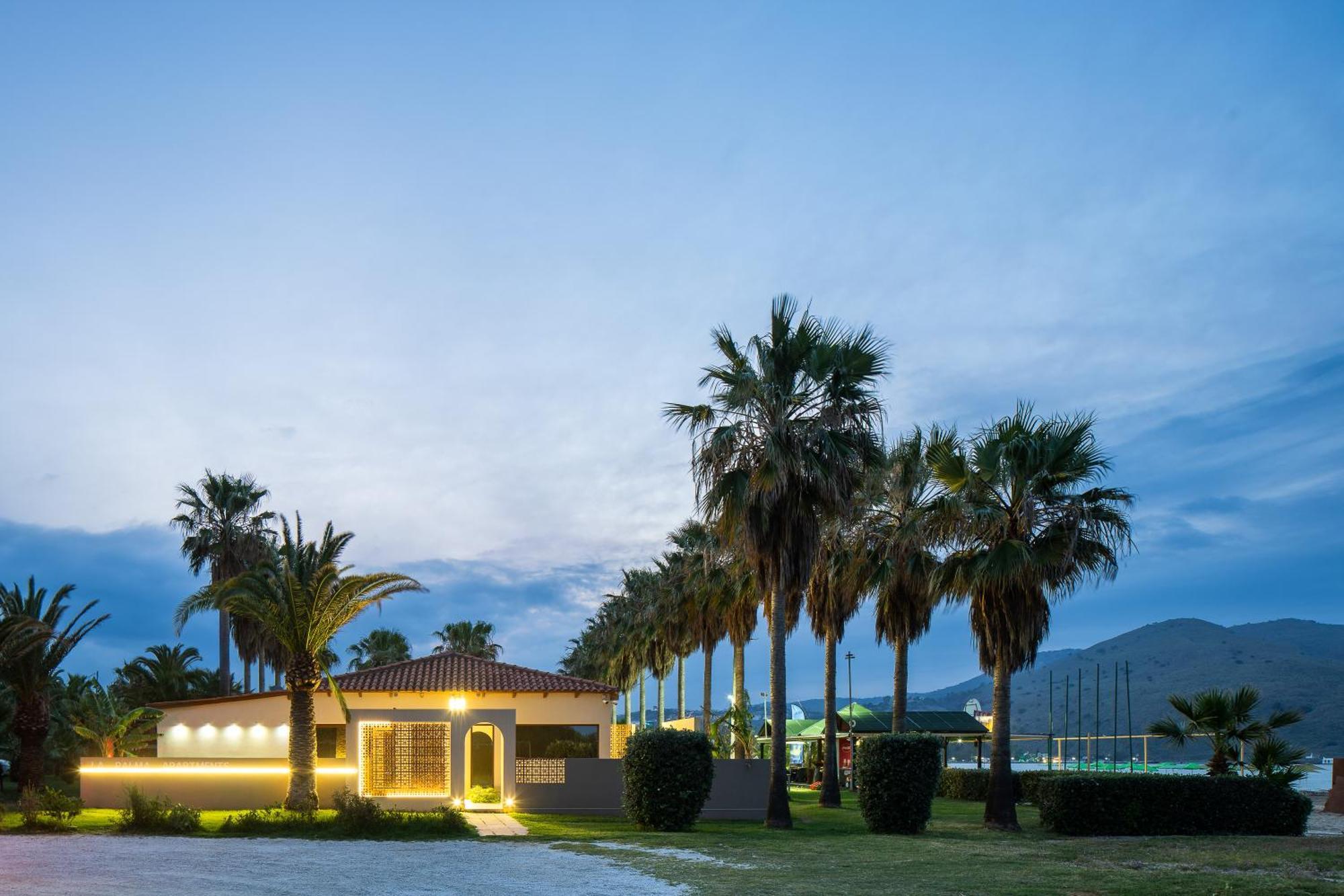 La Palma Beachfront Suites Джорджополис Екстериор снимка