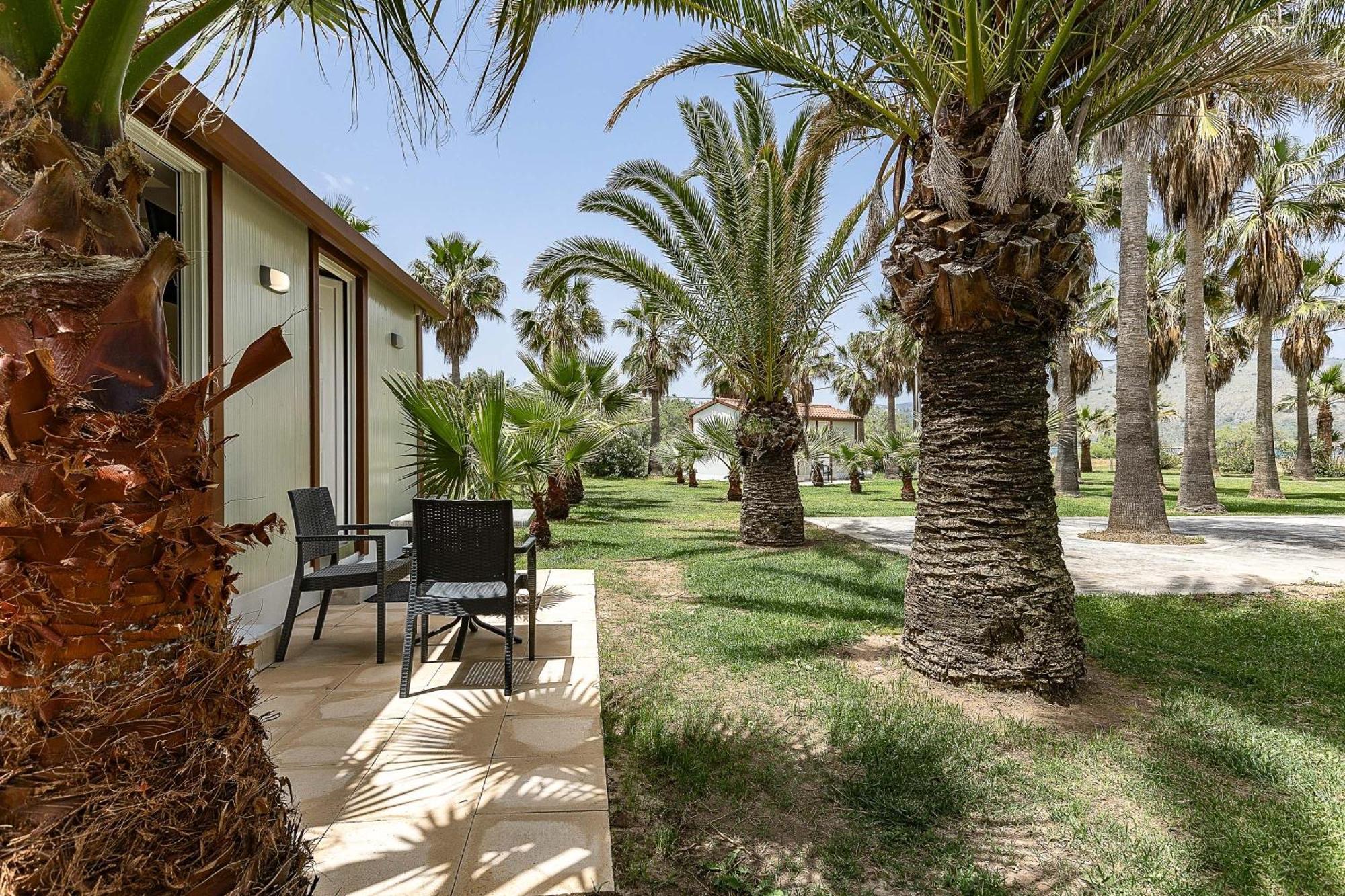 La Palma Beachfront Suites Джорджополис Екстериор снимка