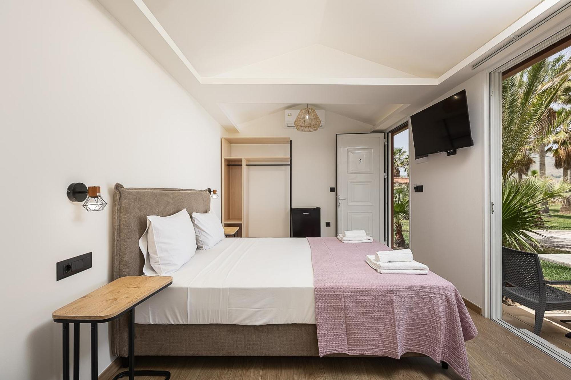 La Palma Beachfront Suites Джорджополис Екстериор снимка