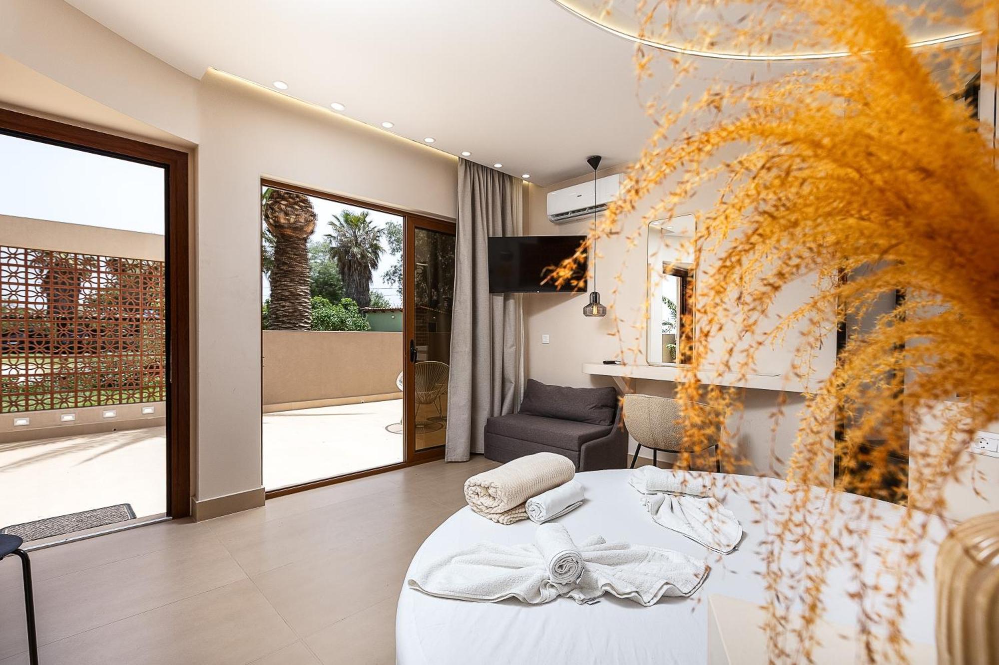 La Palma Beachfront Suites Джорджополис Екстериор снимка