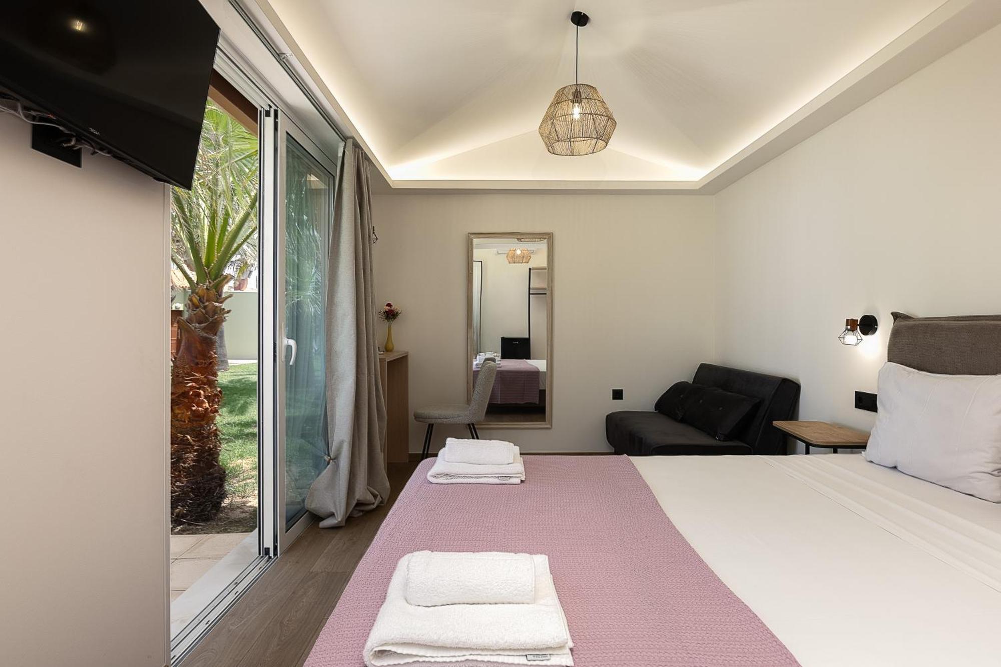 La Palma Beachfront Suites Джорджополис Екстериор снимка
