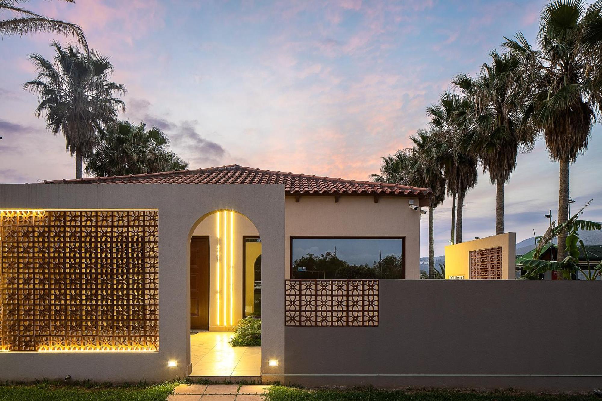 La Palma Beachfront Suites Джорджополис Екстериор снимка