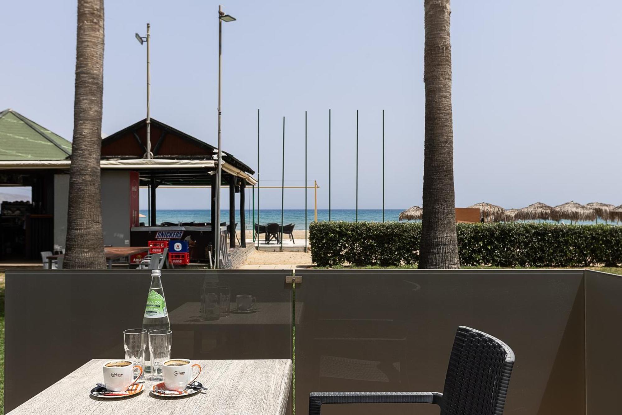 La Palma Beachfront Suites Джорджополис Екстериор снимка