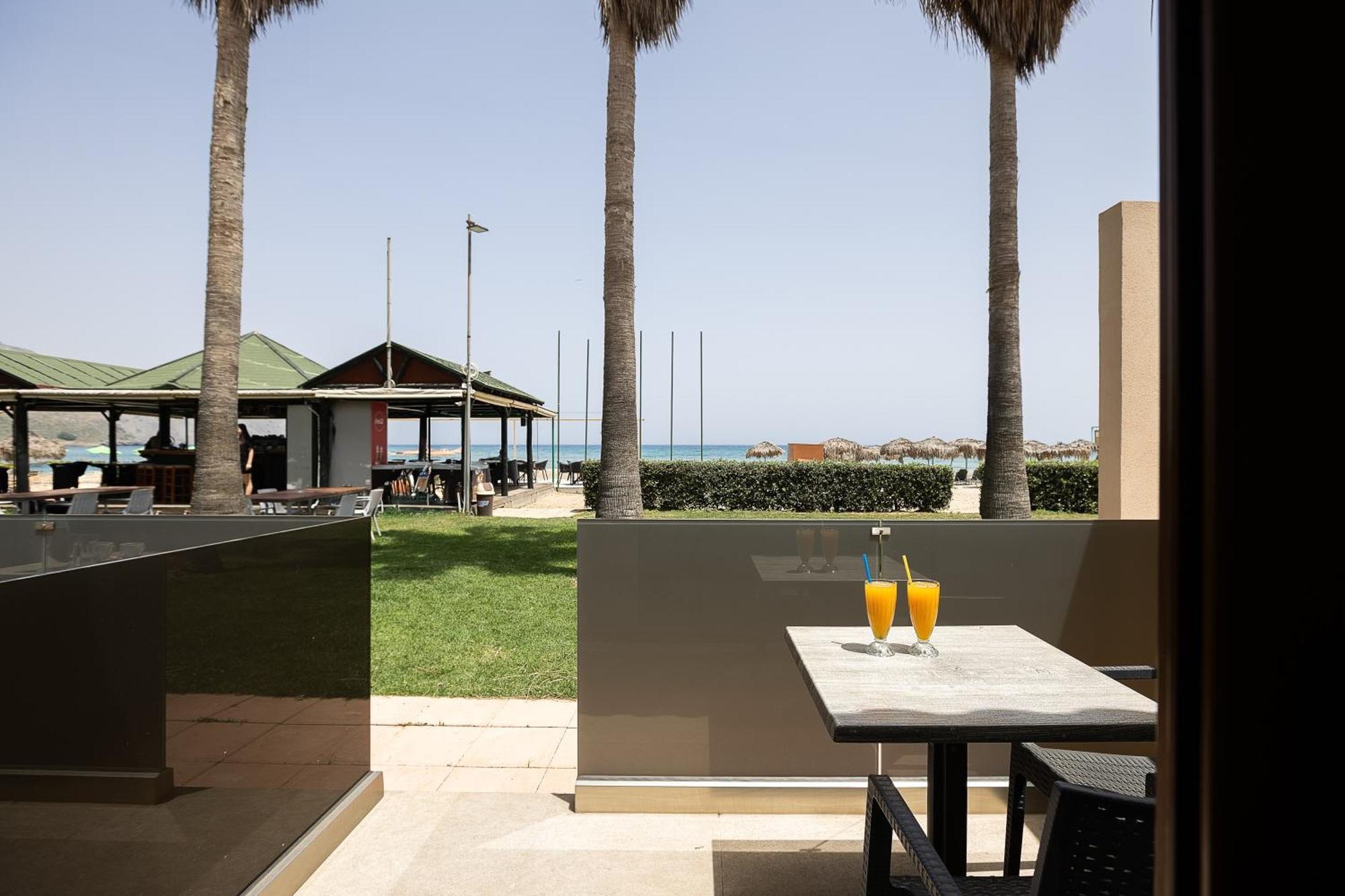 La Palma Beachfront Suites Джорджополис Екстериор снимка