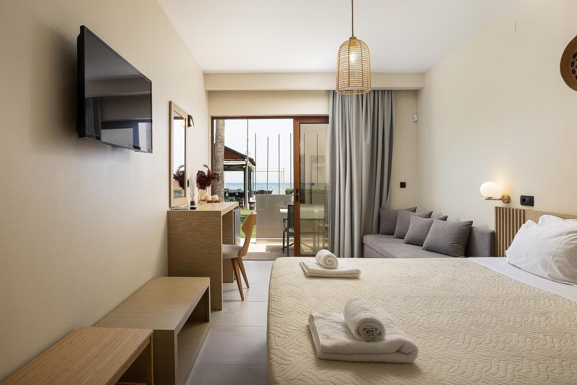 La Palma Beachfront Suites Джорджополис Екстериор снимка