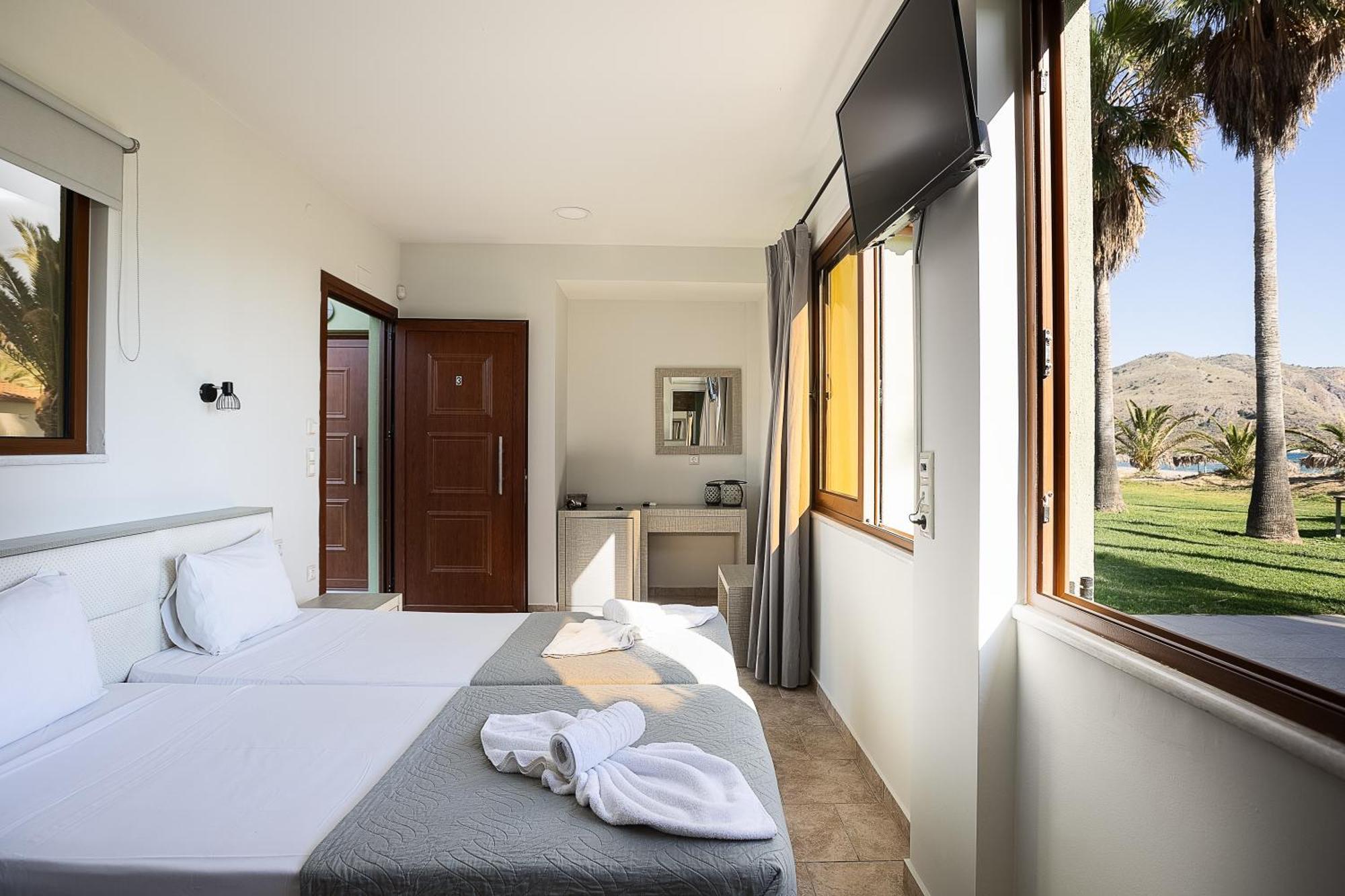 La Palma Beachfront Suites Джорджополис Екстериор снимка
