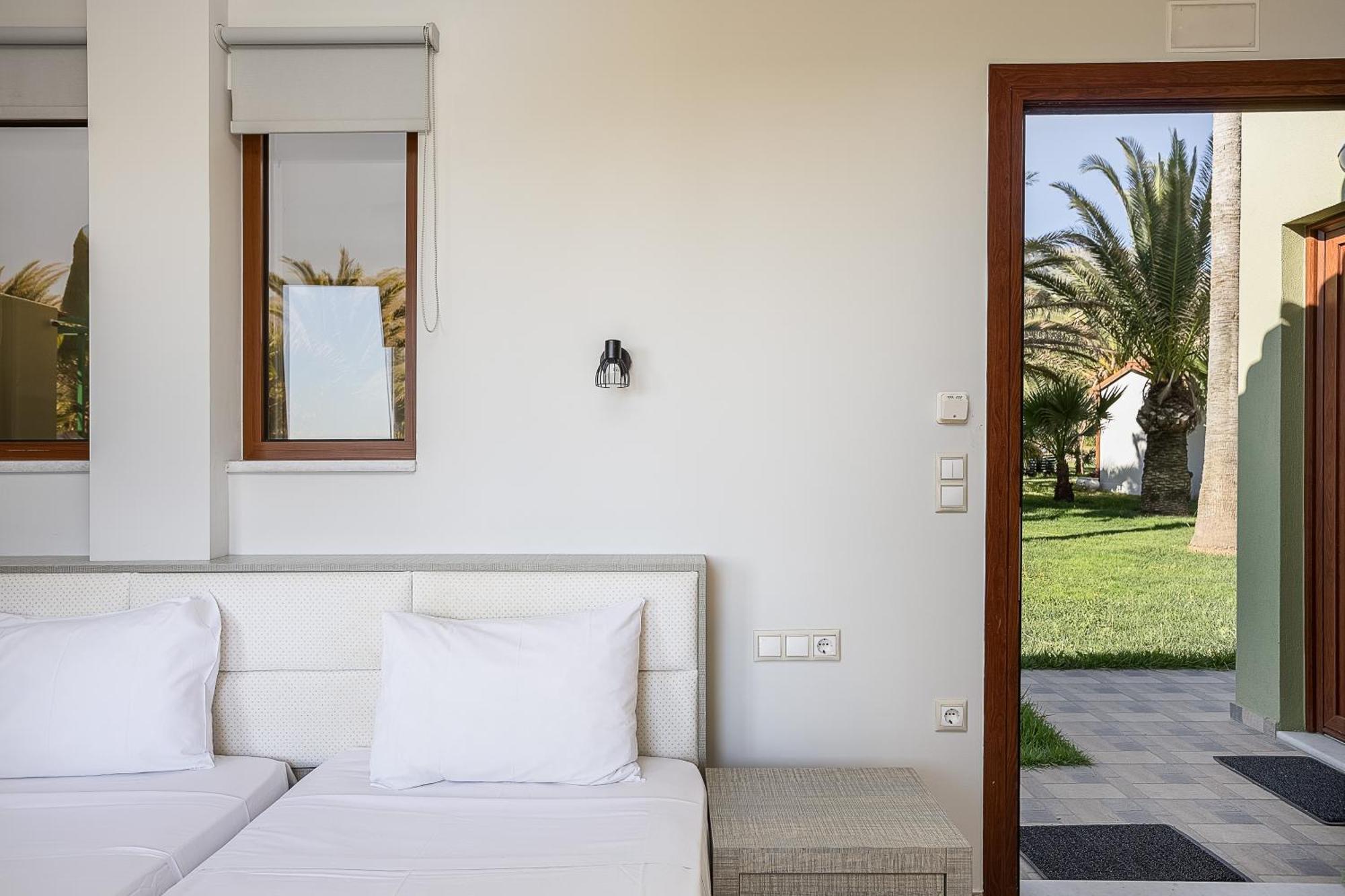 La Palma Beachfront Suites Джорджополис Екстериор снимка
