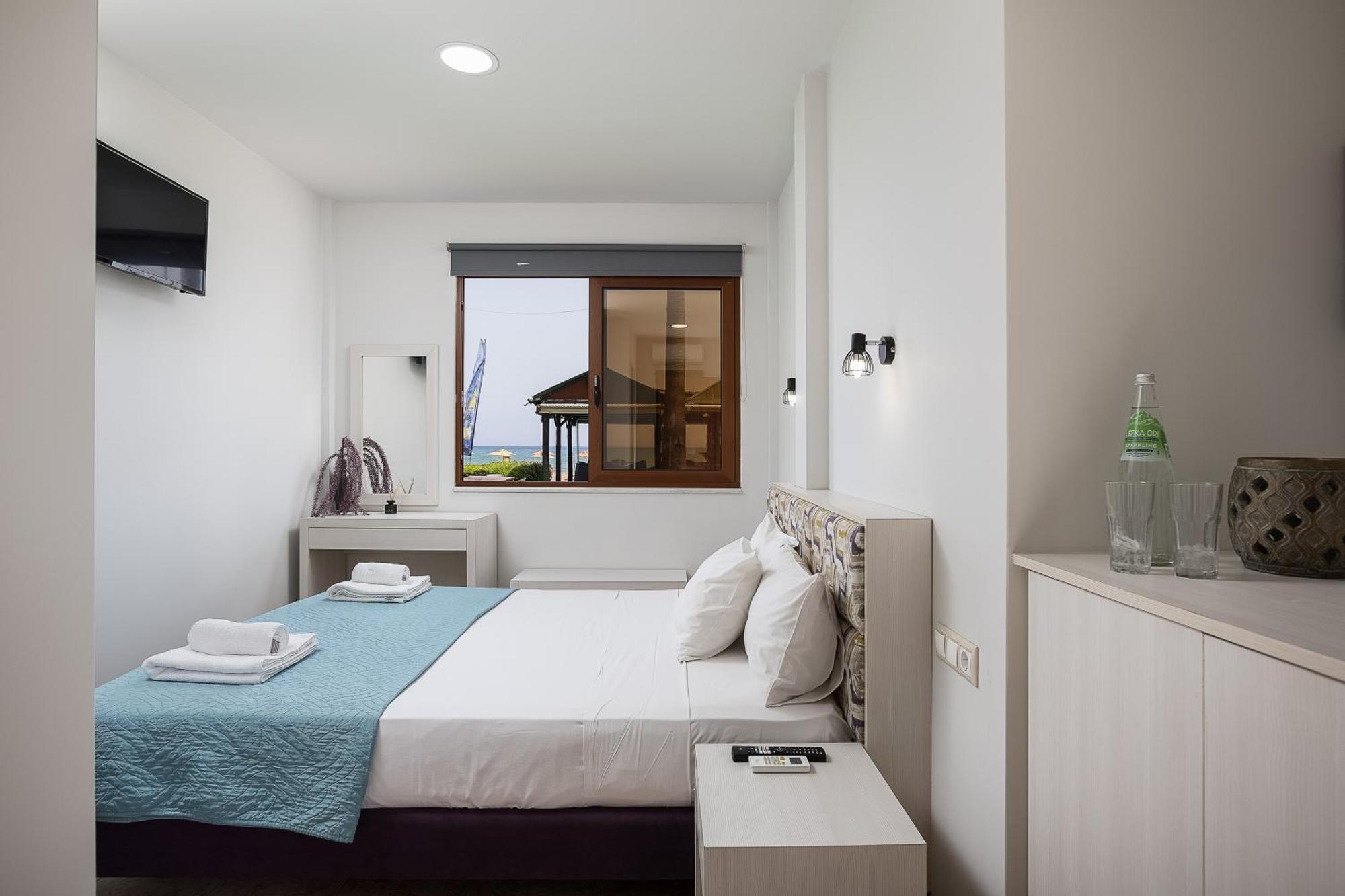 La Palma Beachfront Suites Джорджополис Екстериор снимка