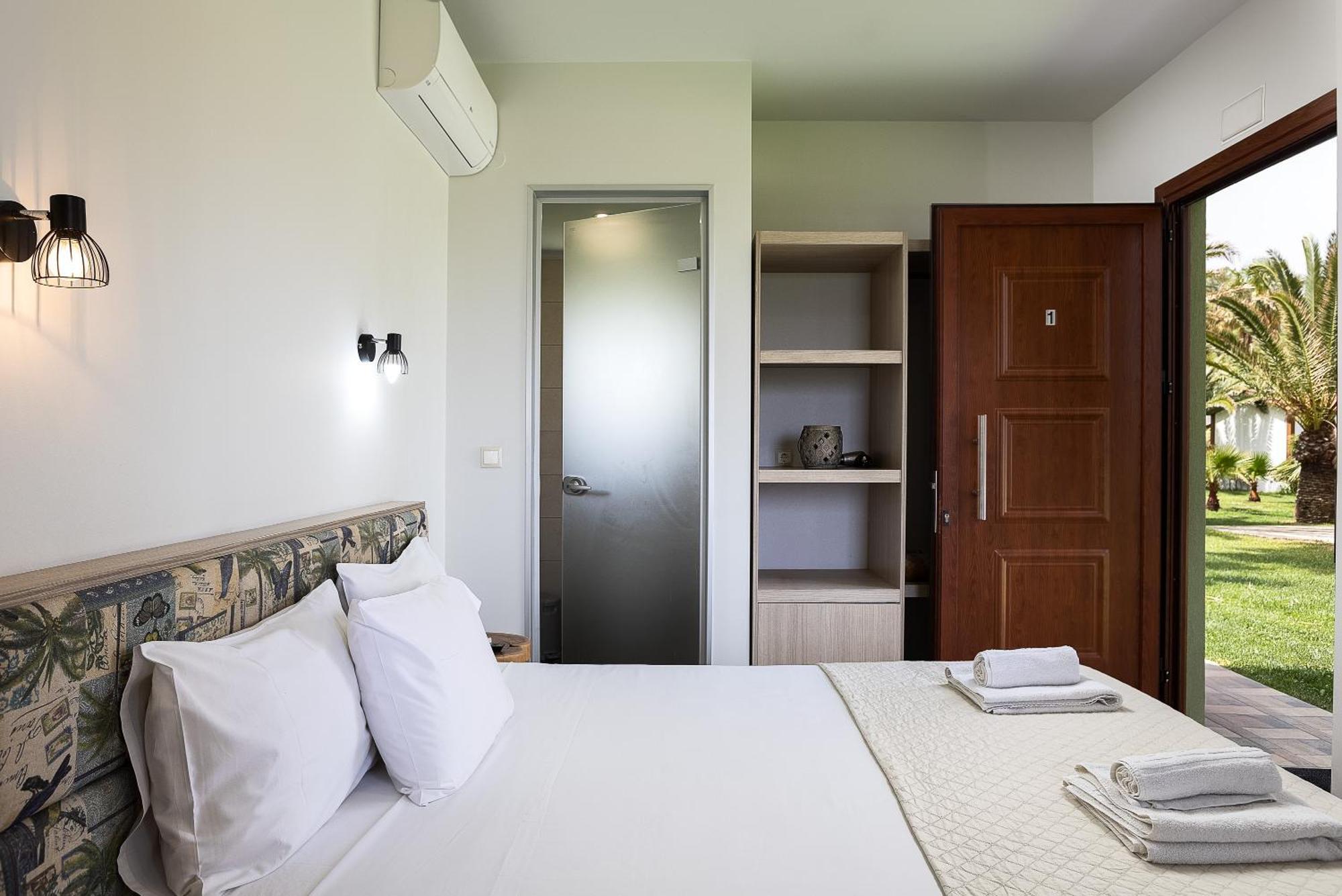 La Palma Beachfront Suites Джорджополис Екстериор снимка