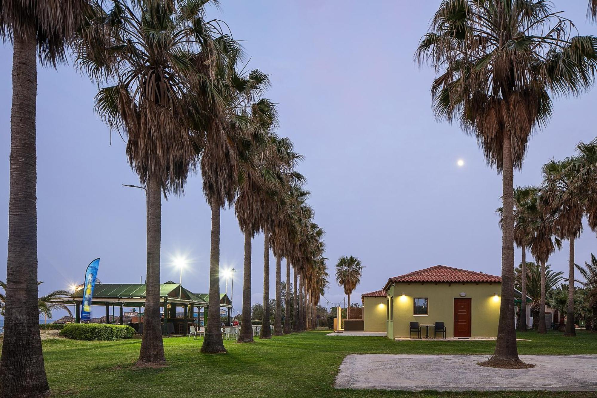 La Palma Beachfront Suites Джорджополис Екстериор снимка