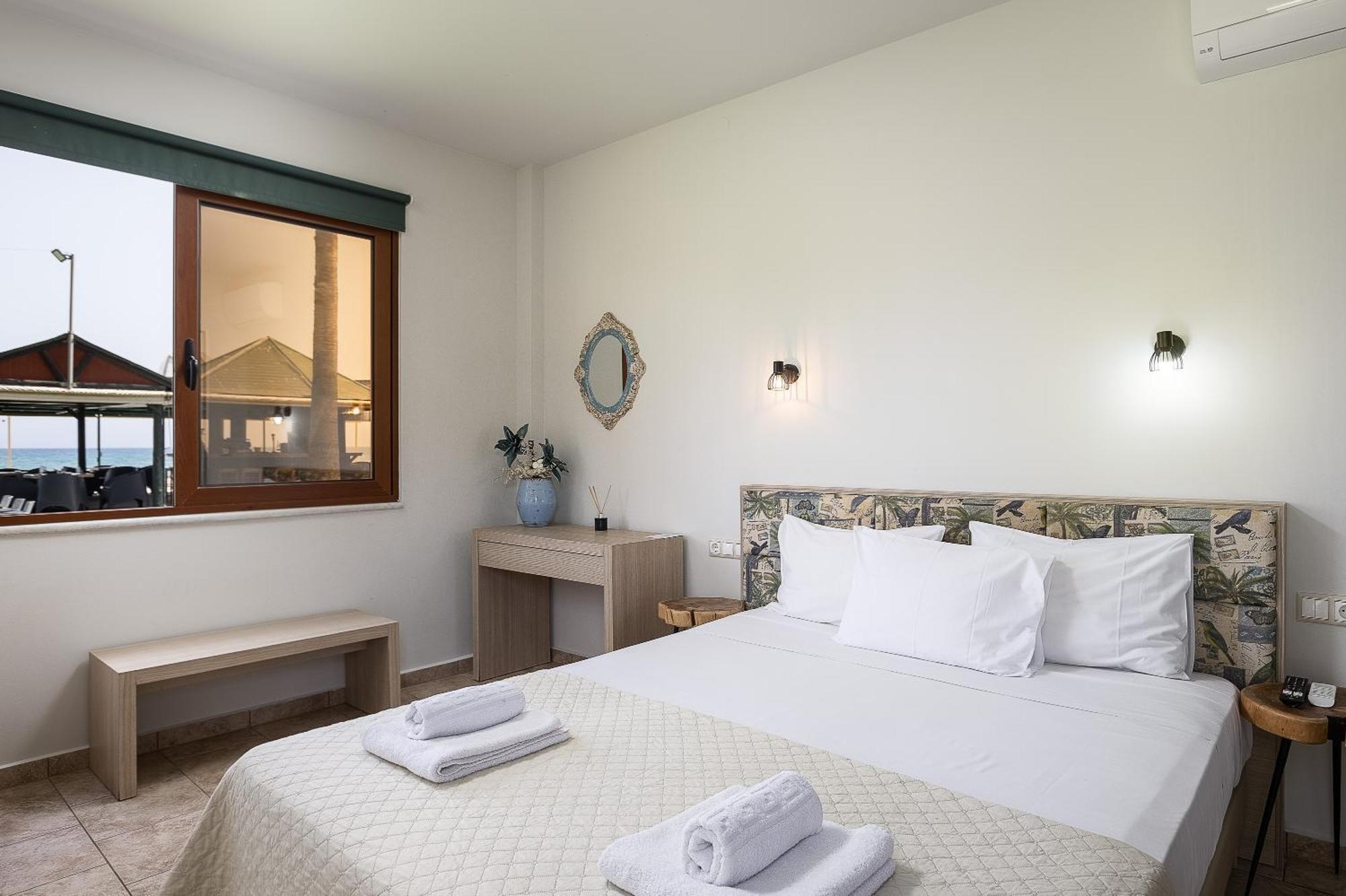 La Palma Beachfront Suites Джорджополис Екстериор снимка